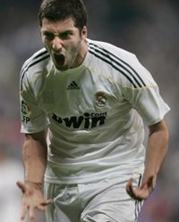 Fútbol.- Higuaín reitera que "hay un gran ambiente" y que sólo piensan en ir "a final de temporada a Cibeles"