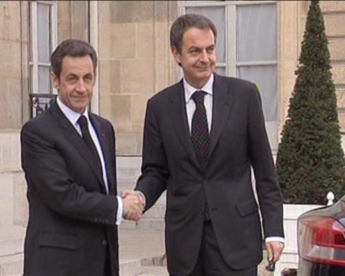 Sarkozy recibe a Zapatero en el Elíseo