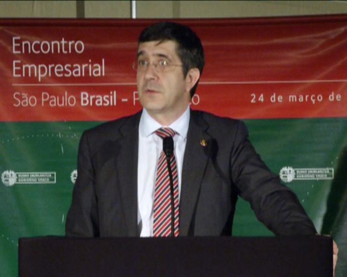 Patxi Lopez en su visita a Brasil T