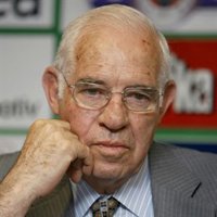 Fútbol.- El Sevilla confirma que no ha alcanzado un acuerdo con Luis Aragonés 