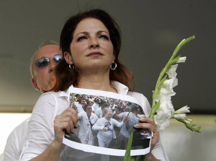 Gloria Estefan En La Marcha En Solidaridad Con Las Damas De Blanco