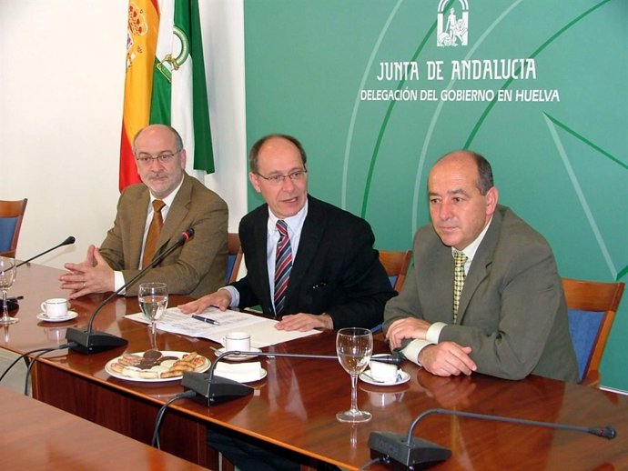 El Consejero De Medio Ambiente, Juan José Díaz Trillo (En El Centro), Hoy En Hue