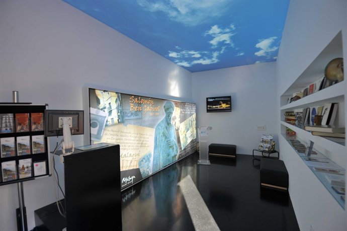 Interior Del Centro De Visitantes Ben Gabirol