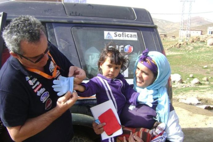Entrega de material en Marruecos.