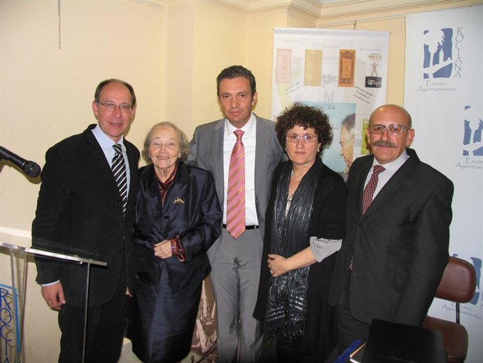Momento De La Entrega Del Premio 'Odón Betanzos'