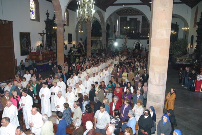 Más De 200 Sacerdotes Acudieron A La Misa Crismal
