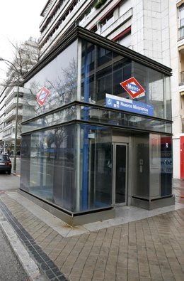 Uno De Los Ascensores De La Red De Metro