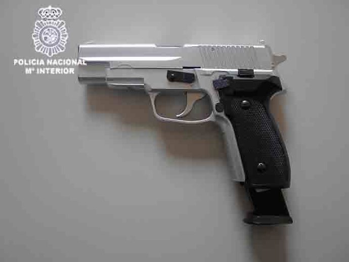 Pistola Intervenida Al Detenido