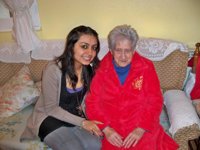 Un total de 21 estudiantes de la UVA convive este curso con ancianos, una experiencia que avanza en el aprendizaje mutuo