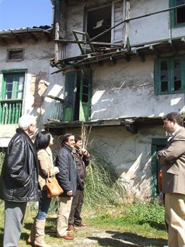 Los 'Populares' Visitan El Edificio.