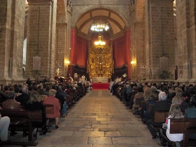 Aspecto De La Catedral Durante La Solemne Misa Pascual 