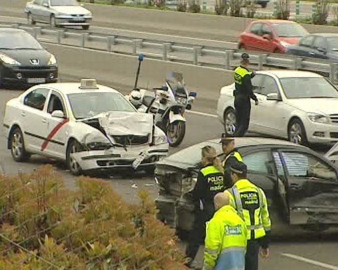 Ocho heridos leves en accidente en la M-30
