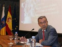 Rivero (CC) quiere acabar con el derecho a voto por correo de los emigrantes canarios y españoles