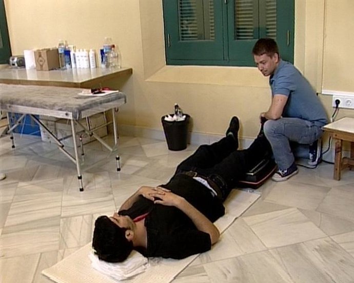 Un Costalero Es Masajeado En Un Centro Adecuado