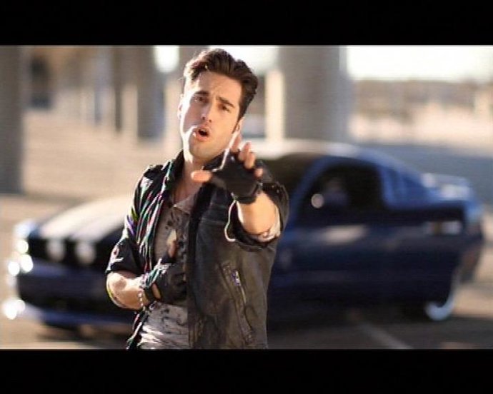 Bustamante presenta 'A contracorriente'