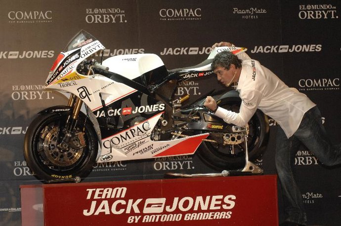 Antonio Banderas presenta su nueva colección de motos 'Jack&Jones by Antonio Ban