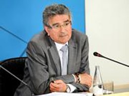 Luis Pizarro, Durante La Rueda De Prensa Tras La Reunión Del Consejo De Gobierno