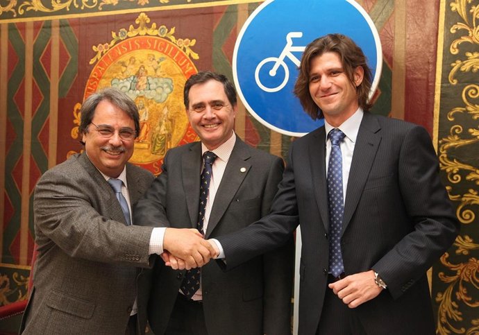 Firma Del Acuerdo De Colaboración Entre La Junta, La Hispalense Y Brilliant