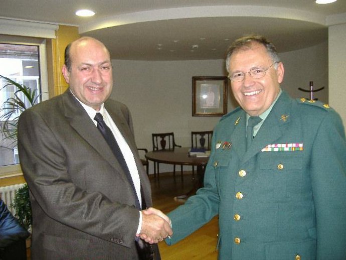 Reunión De Rogelio Martínez Con El Nuevo Teniente Coronel De La Guardia Civil De