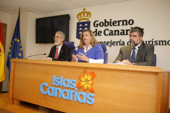 Momento De La Rueda De Prensa Con La Consejera De Turismo Canaria, Rita Martín
