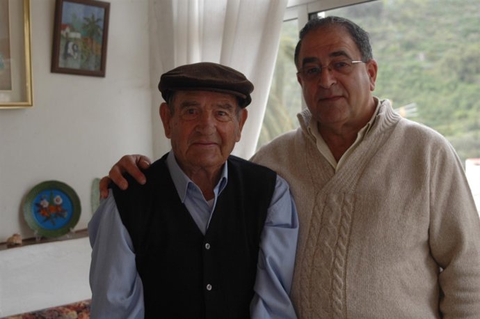 El Abuelo De Teror, José Falcón (A La Izquierda), Junto Al Alcalde, Juan De Dios