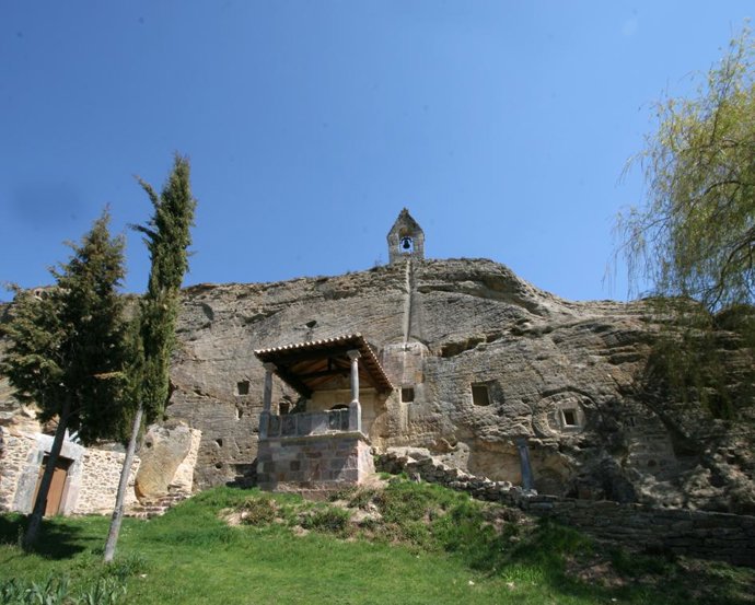 Vista De La La Iglesia De Olleros De Pisuerga En Palencia