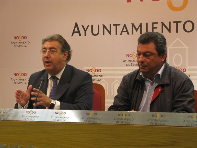 Juan Ignacio Zoido En Una Rueda De Prensa