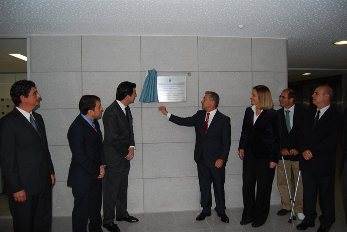 El Presidente Del Gobierno De Canarias, Paulino Rivero, La Consejera De Sanidad,