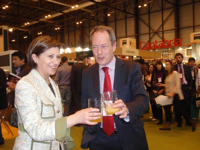 La Ministra Elena Espinosa Junto A Aurelio Martín.