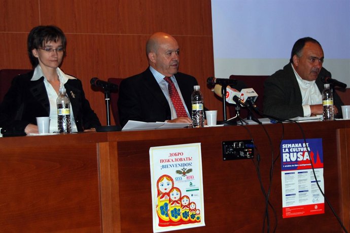 El Vicerrector De Cultura, Extensión Universitaria Y Deportes De La UAL, José Gu