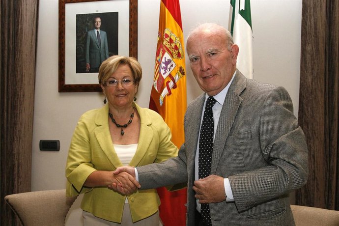 La Presidenta De Diputación Y El Presidente De La Autoridad Portuaria Firman Un 