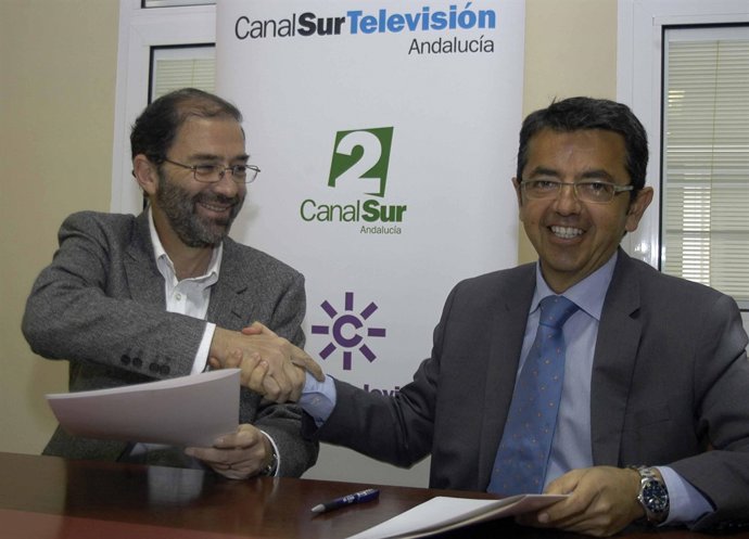 El Presidente De La APC, Fernando Santiago, Y El Director General De La RTVA, Pa