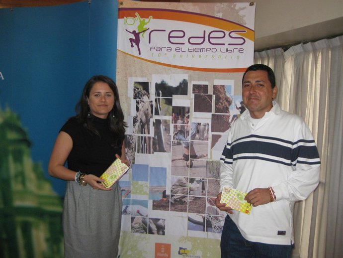 La Concejala De Juventud Y Empleo, María Dolores Sánchez, Y El Responsable De Re