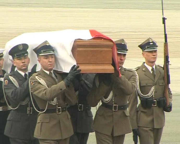 Llegan a Varsovia restos de María Kaczynski