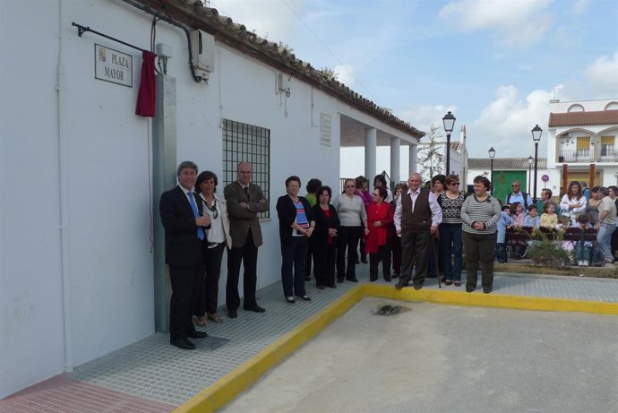 Pulido Durante La Inauguración De La Plaza Mayor De El Fontanar