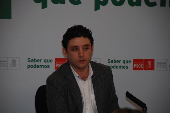 Rafael Velasco, durante la rueda de prensa celebrada hoy
