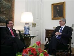 Sócrates Recibe A Vara