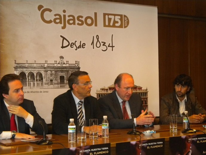 Pie De Foto: Ignacio Caraballo Y Arcángel En La Presentación Del Concierto Del 1