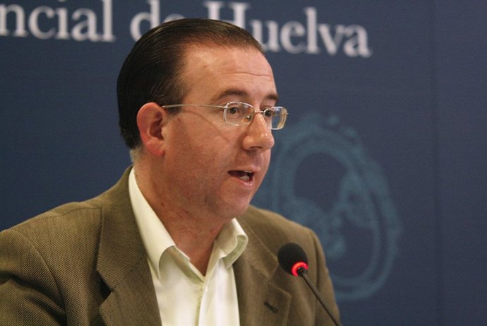 Pie De Foto: El Portavoz Del Grupo Socialista En La Diputación Informa Sobre Las