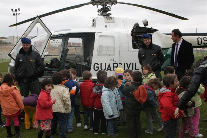 El Subdelegado, Cecilio Vadillo, En El Acto De Exhibición De La Guardia Civil