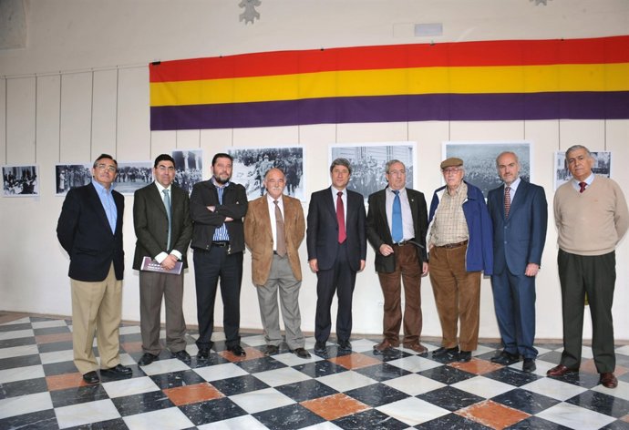 Un Momento De La Inauguración De La Muestra