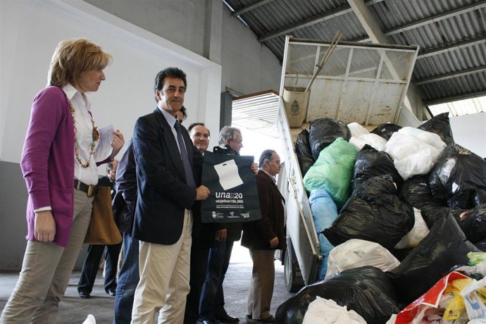Martín, Durante La Entrega De La Bolsas