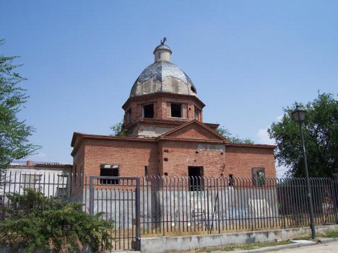 Fachada De La Iglesia Rota De Usera