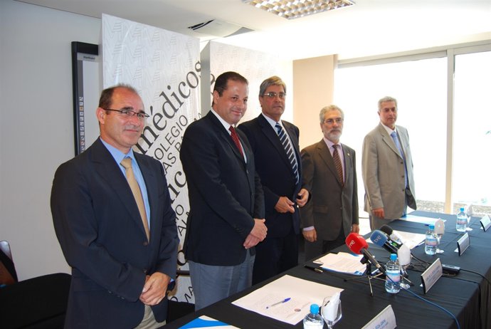 Presentación Del Acuerdo En La Sede Del Colegio De Médicos