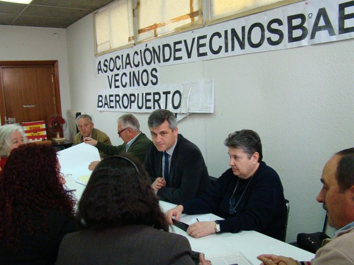 Lucas Durante Su Entrevista Con Los Vecinos