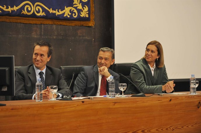 El Presidente Canario, Paulino Rivero, Y Los Consejeros De Presidencia Y Sanidad