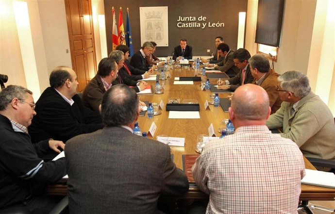 El Consejero De La Presidencia, José Antonio De Santiago-Juárez, En La Reunión C