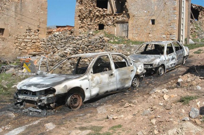 Vehículos Calcinados En Velilla De La Sierra (Soria).