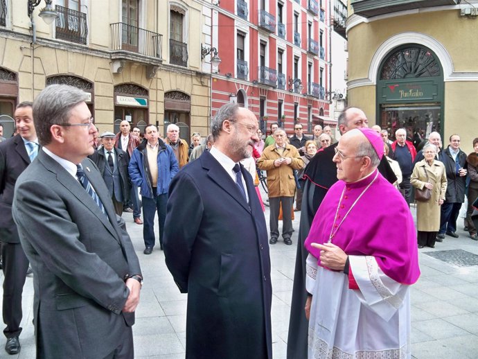 El Arzobispo De Valladolid, Ricardo Blázquez, Conversa Con El Alcalde, Francisco