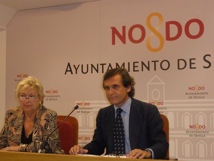 Rosamar Y Luis Palma Durante La Presentación Del Informe.